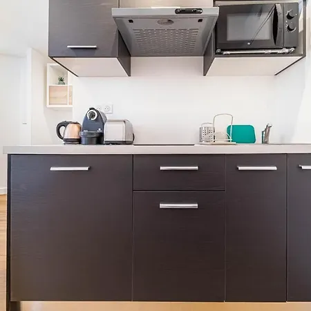 Quiet & Comfortable Near Lyon Apartment *